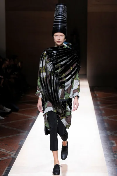 Look 25
